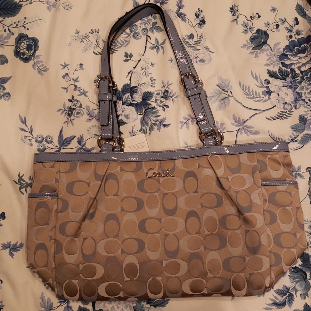 NEW Coach Tote Purse F17676
